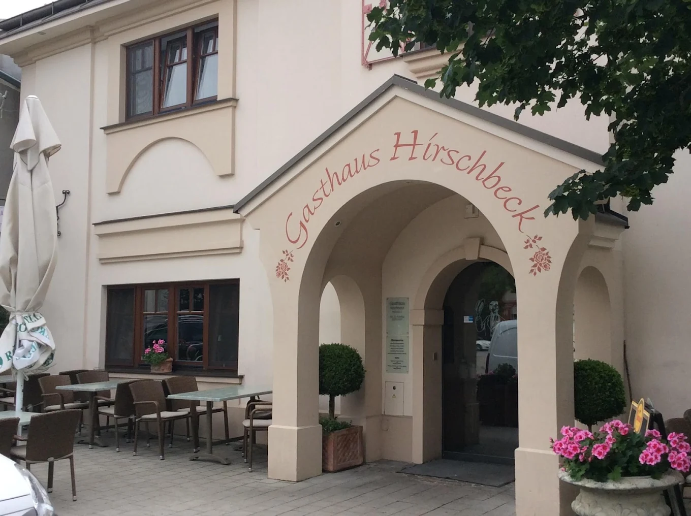 Eingang des Gasthaus Hirschbeck in Seibersdorf