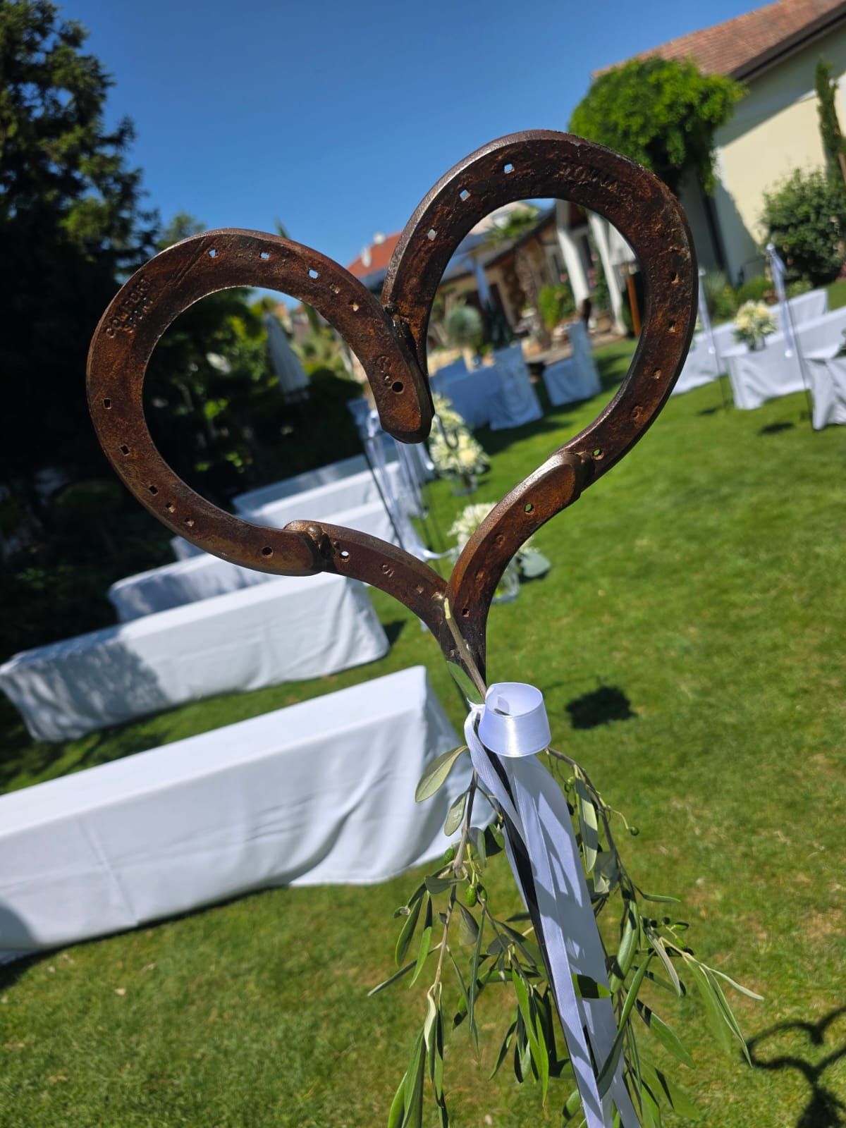 Herz-Dekoration bei einer Gartenhochzeit Leithaprodersdorf Umgebung